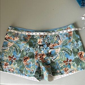 Crazy Shirts reversible board shorts. Sz M-L. Great condition.